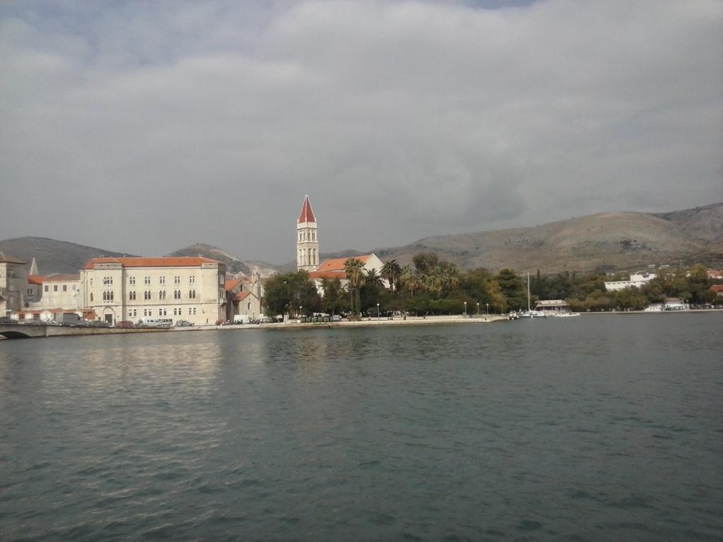 Apartment Meri Trogir Exteriör bild